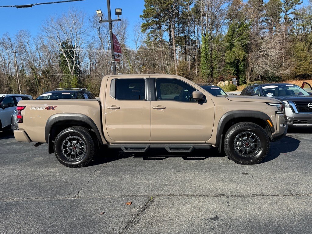 2024 Nissan Frontier PRO-4X photo 2