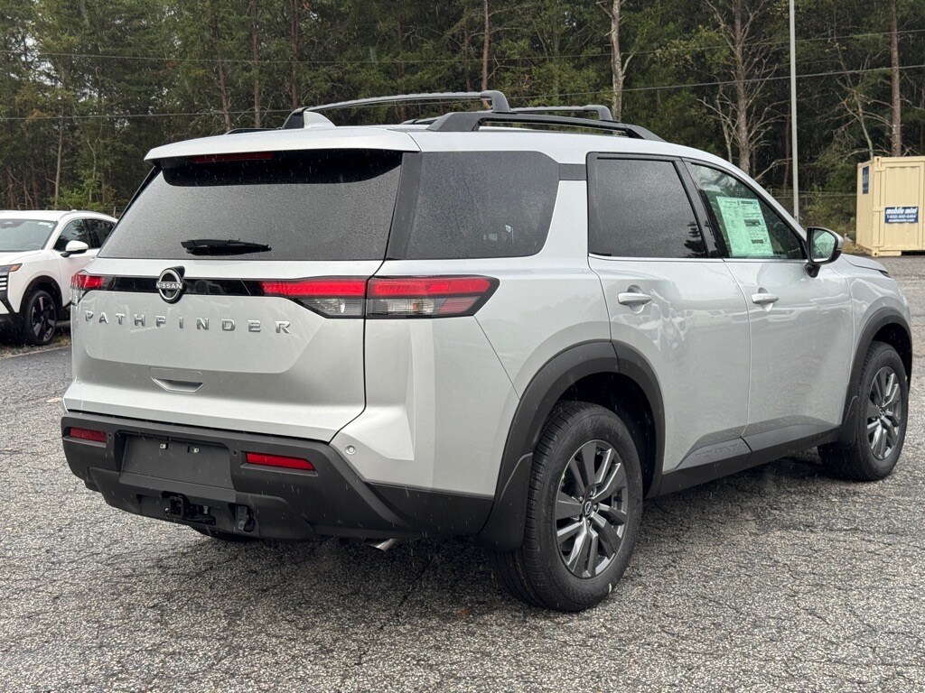 2025 Nissan Pathfinder SV photo 3