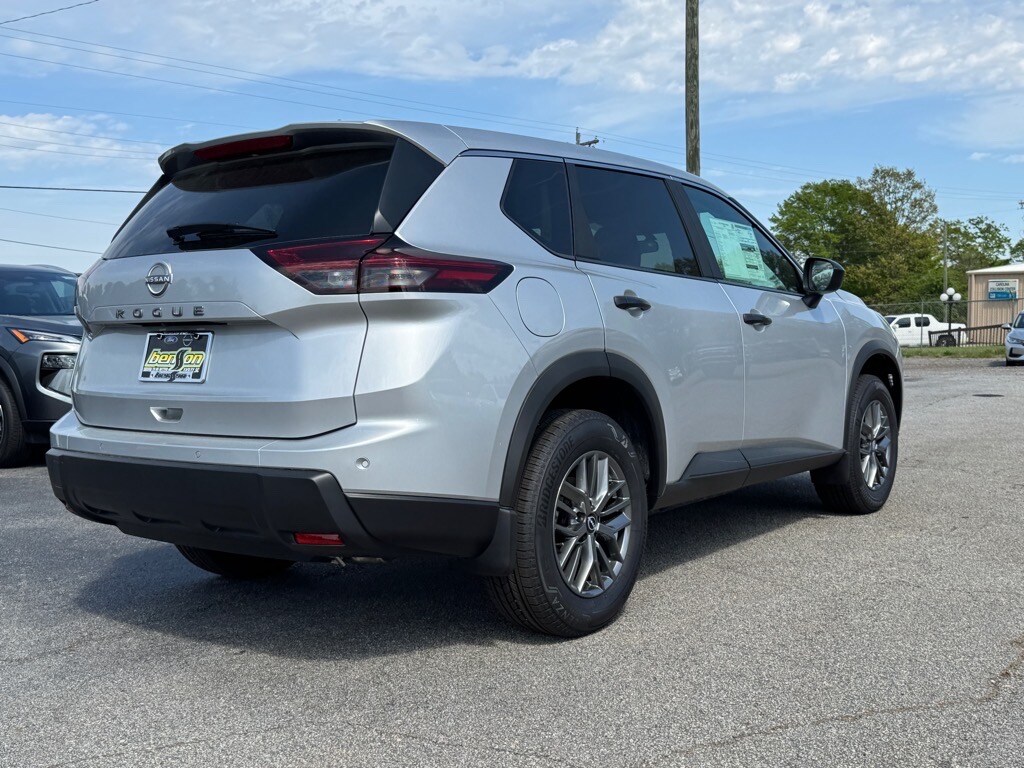 2025 Nissan Rogue S photo 3