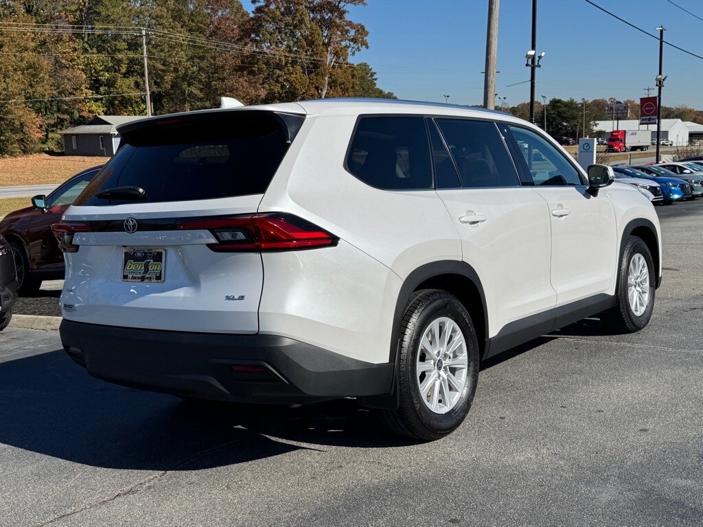 2024 Toyota Grand Highlander XLE photo 2