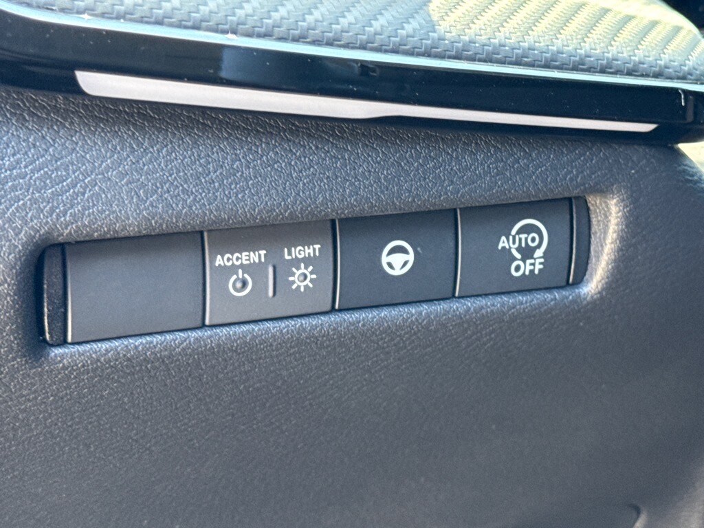 2025 Nissan Kicks SR - Photo 16