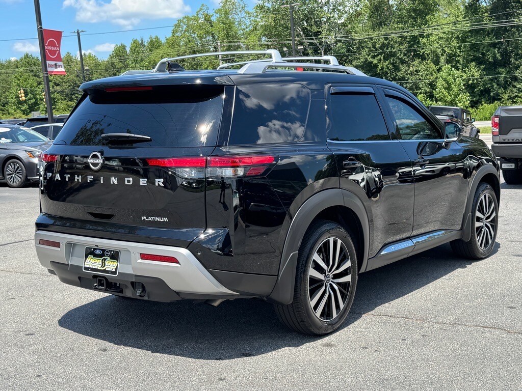 2025 Nissan Pathfinder Platinum photo 3
