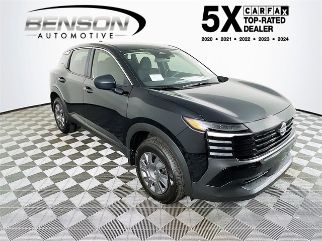 2025 Nissan Kicks S's photo