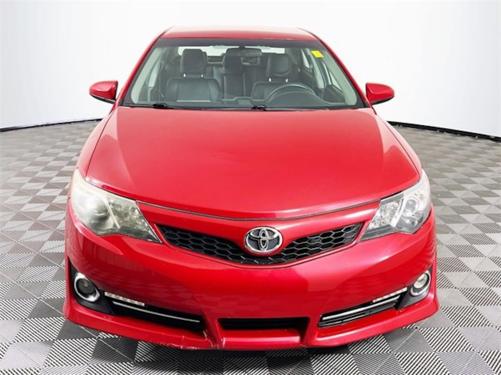 Used 2014 Toyota Camry SE Sedan