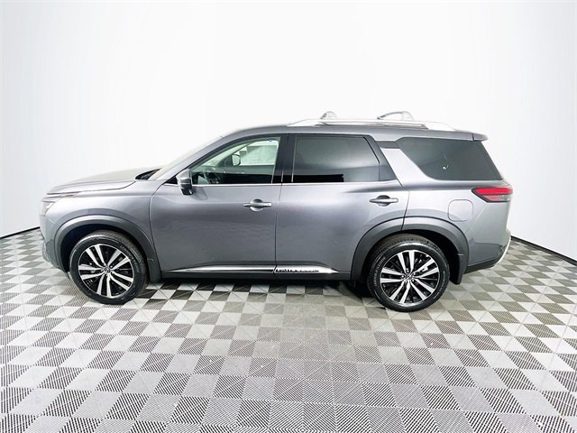 2025 Nissan Pathfinder Platinum photo 3