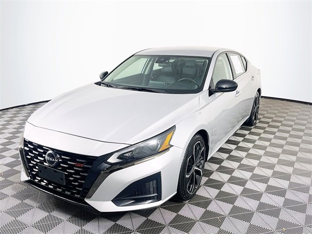 2023 Nissan Altima 2.5 SR photo 2
