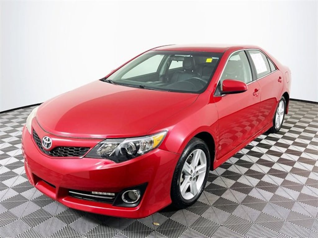Used 2014 Toyota Camry SE Sedan