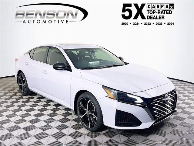 2025 Nissan Altima SR's photo