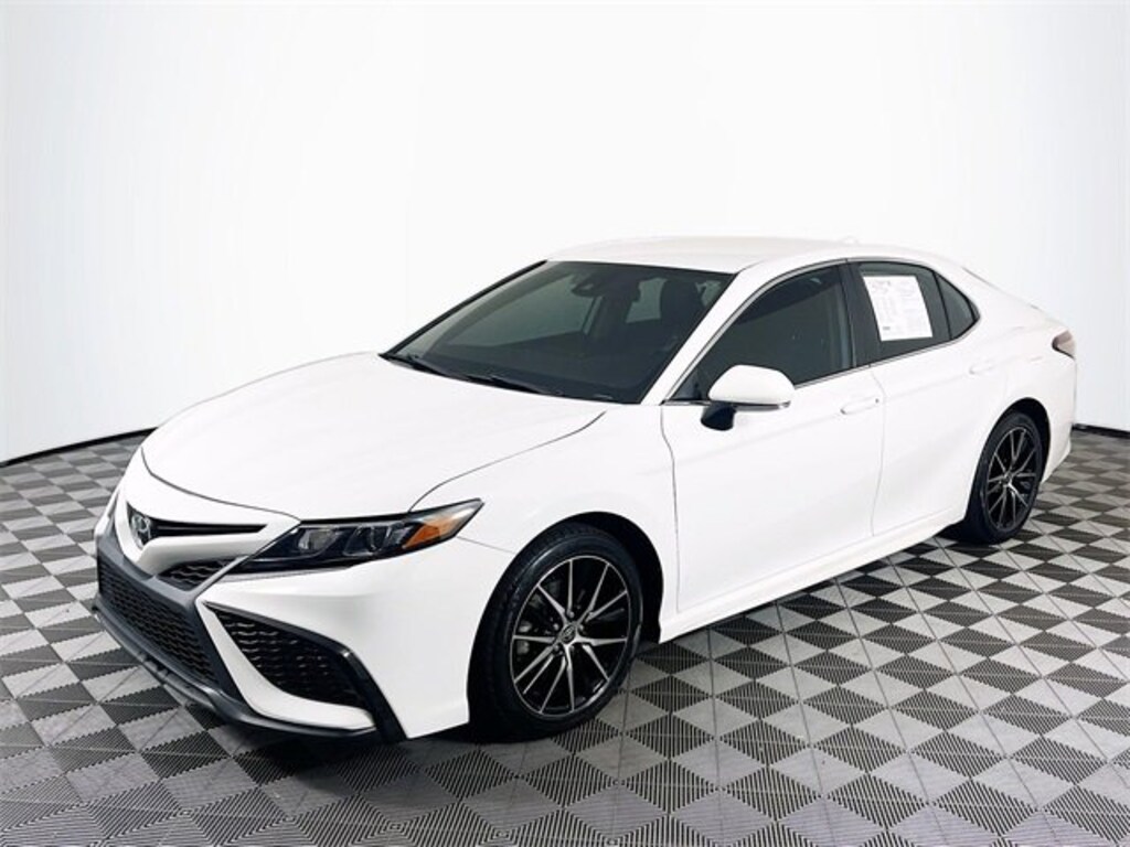 Used 2022 Toyota Camry SE Sedan