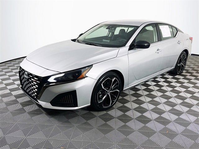 2024 Nissan Altima 2.5 SR photo 3