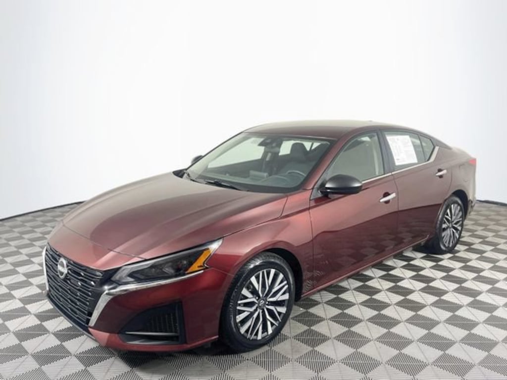 Used 2025 Nissan Altima SV Sedan