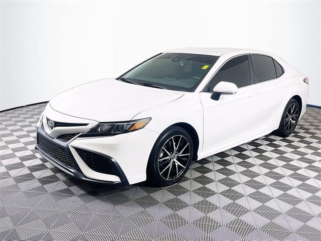2023 Toyota Camry SE photo 3