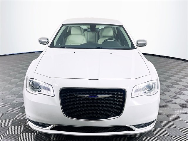 2019 Chrysler 300 Touring photo 2