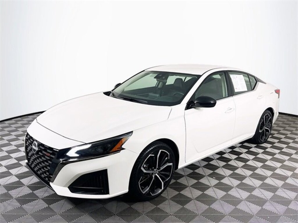 Used 2025 Nissan Altima SR Sedan