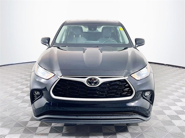 2022 Toyota Highlander LE photo 2