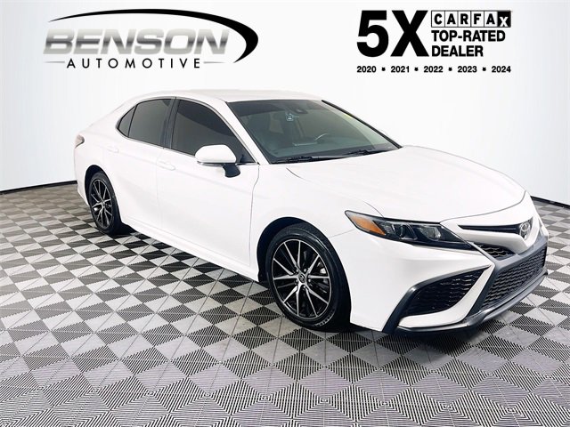 2023 Toyota Camry SE's photo