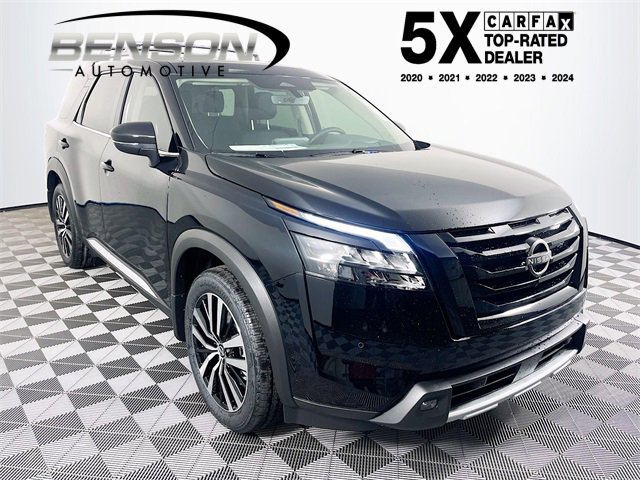 2025 Nissan Pathfinder Platinum's photo