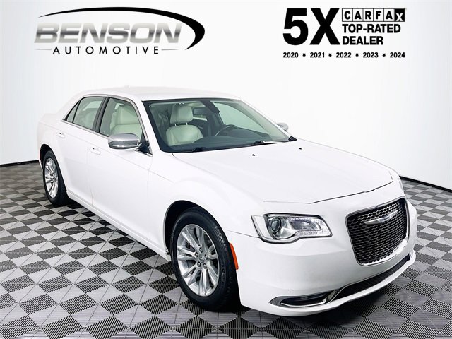 2019 Chrysler 300 Touring's photo