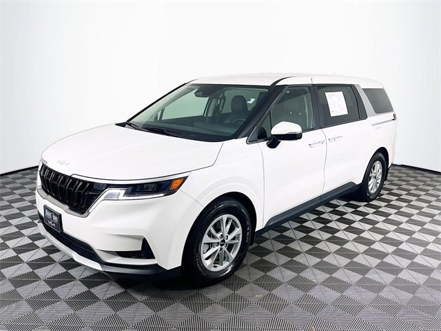2024 Kia Carnival LX photo 3
