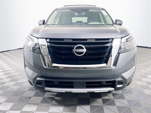 2025 Nissan Pathfinder Platinum photo 2