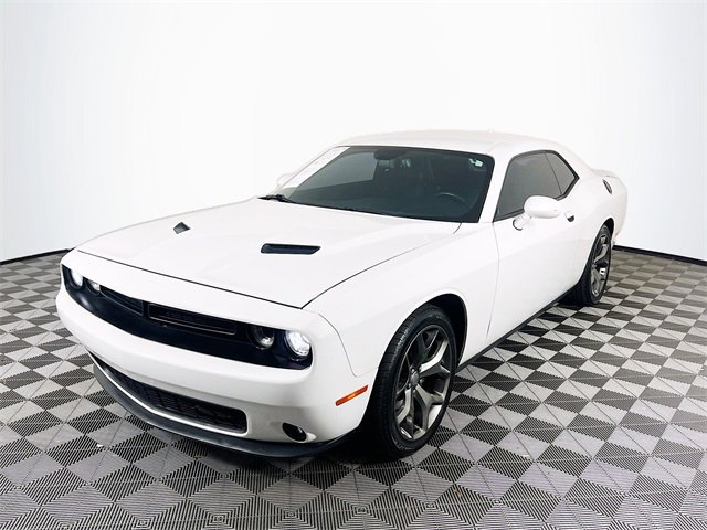 2015 Dodge Challenger SXT Plus photo 3
