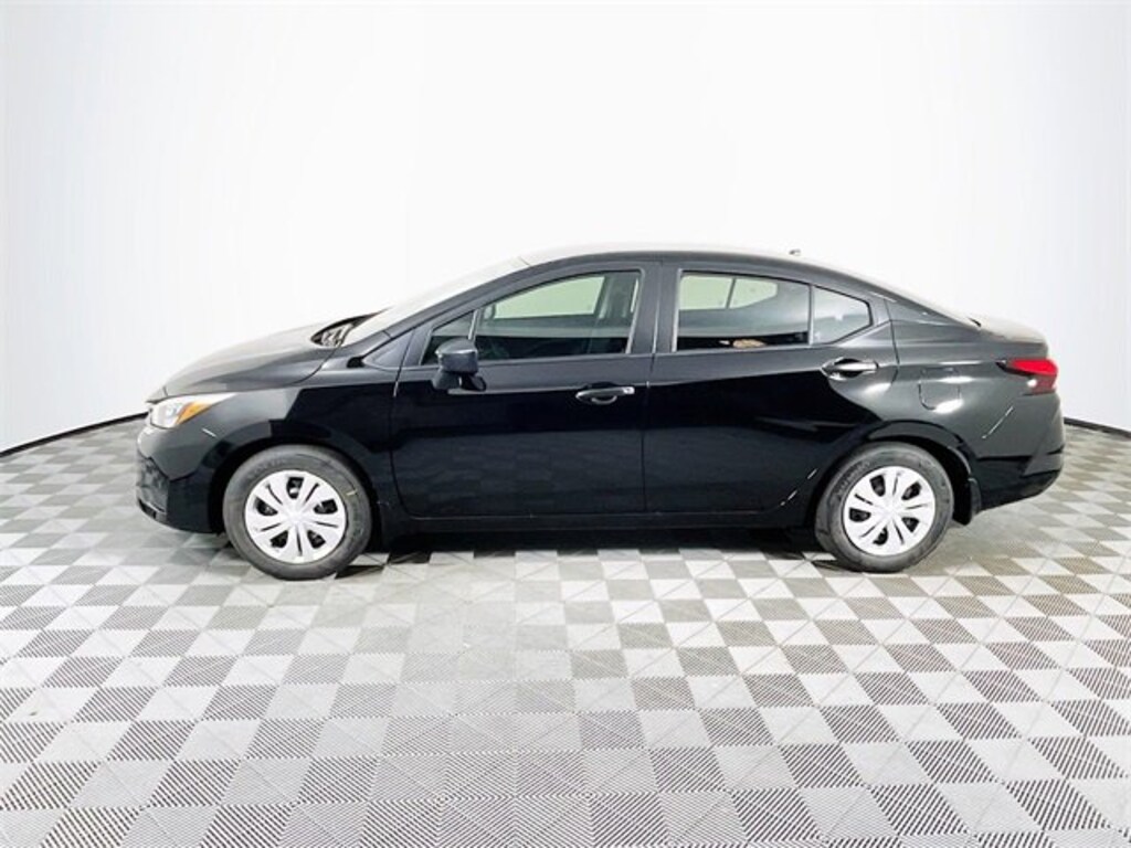 New 2025 Nissan Versa 1.6 S Sedan