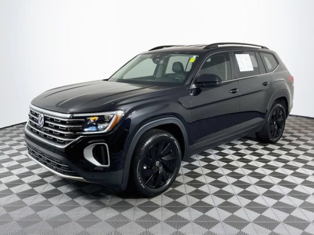 Used 2024 Volkswagen Atlas 2.0T SE w/Technology SUV