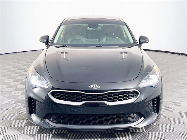 2018 Kia Stinger Premium photo 2