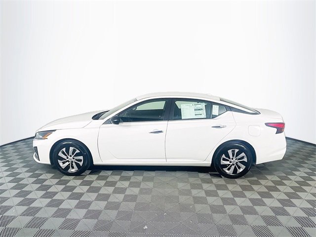 2025 Nissan Altima S photo 2