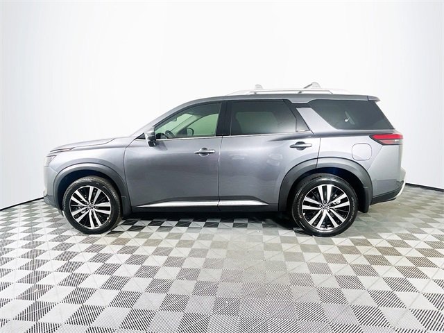 2025 Nissan Pathfinder Platinum photo 3