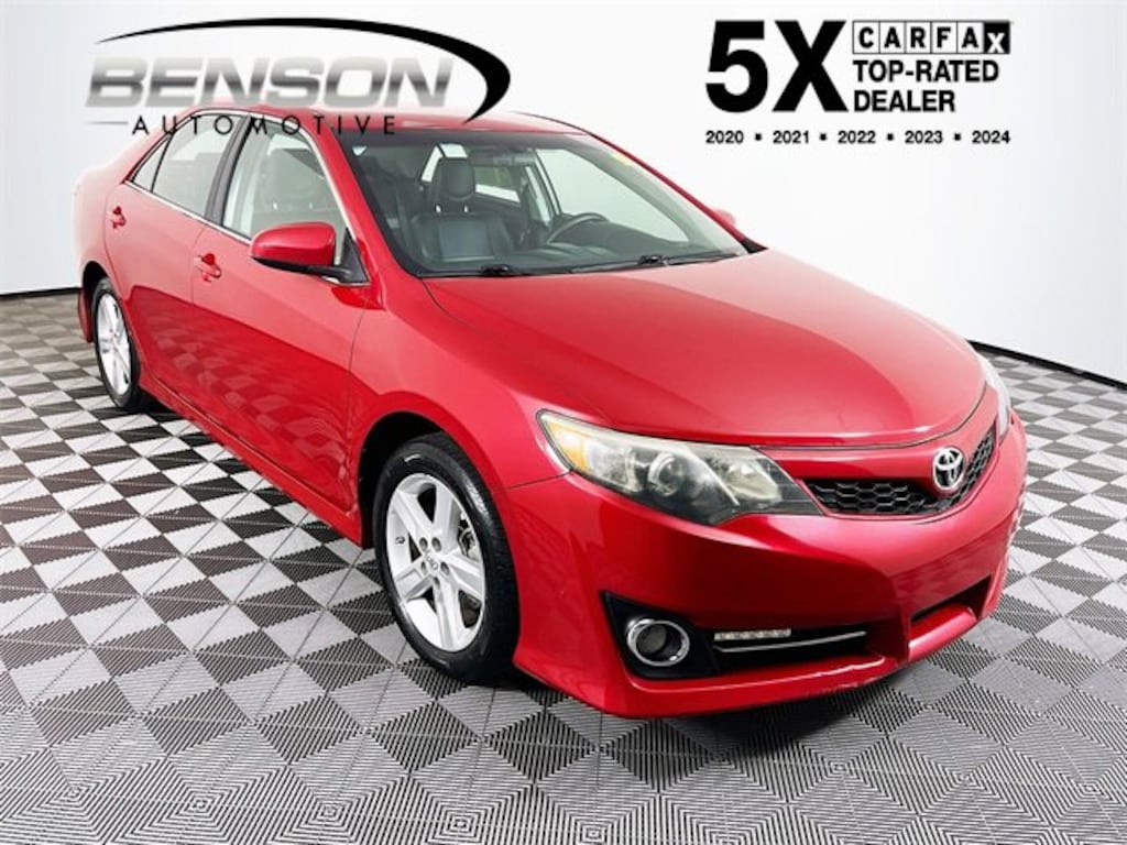 Used 2014 Toyota Camry SE Sedan