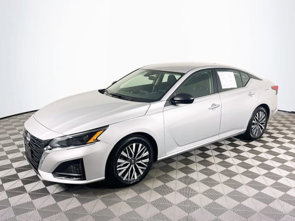 Used 2024 Nissan Altima 2.5 SV Sedan