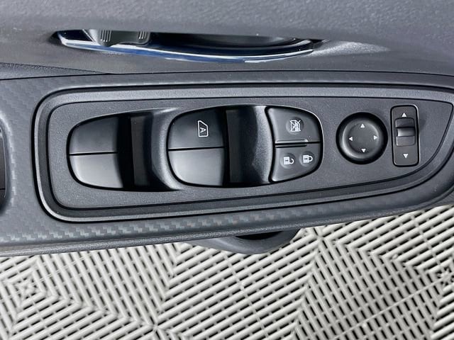 2025 Nissan Versa Sedan SV - Photo 16