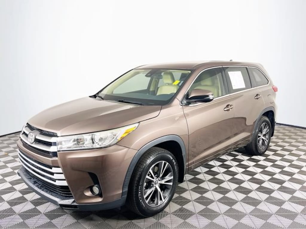 Used 2017 Toyota Highlander LE Plus V6 SUV