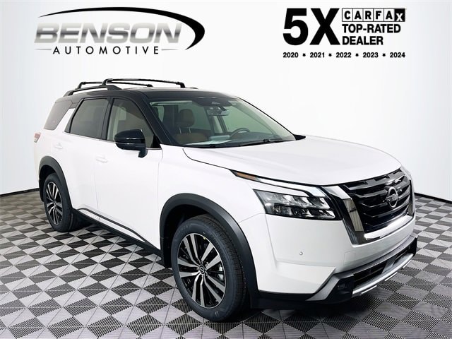 2025 Nissan Pathfinder Platinum's photo