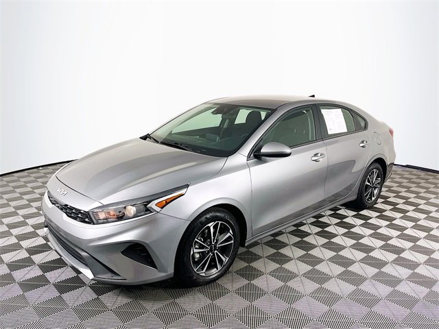2024 Kia Forte LXS photo 3