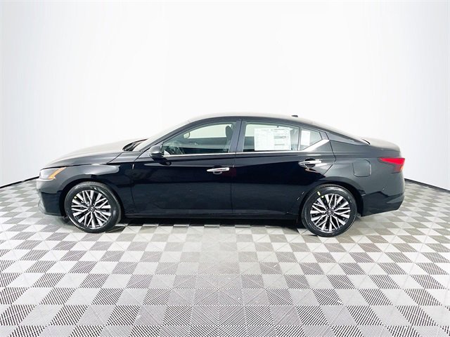 2025 Nissan Altima SV photo 3