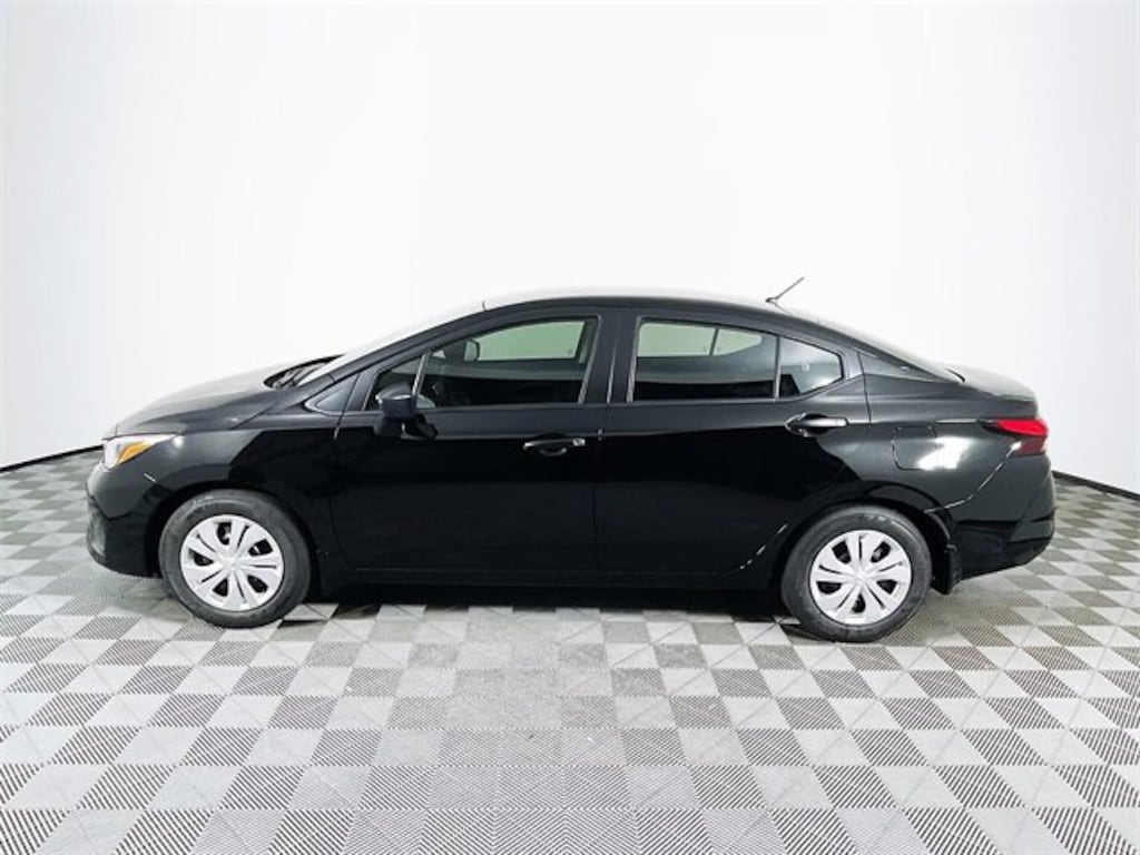 New 2025 Nissan Versa 1.6 S Sedan