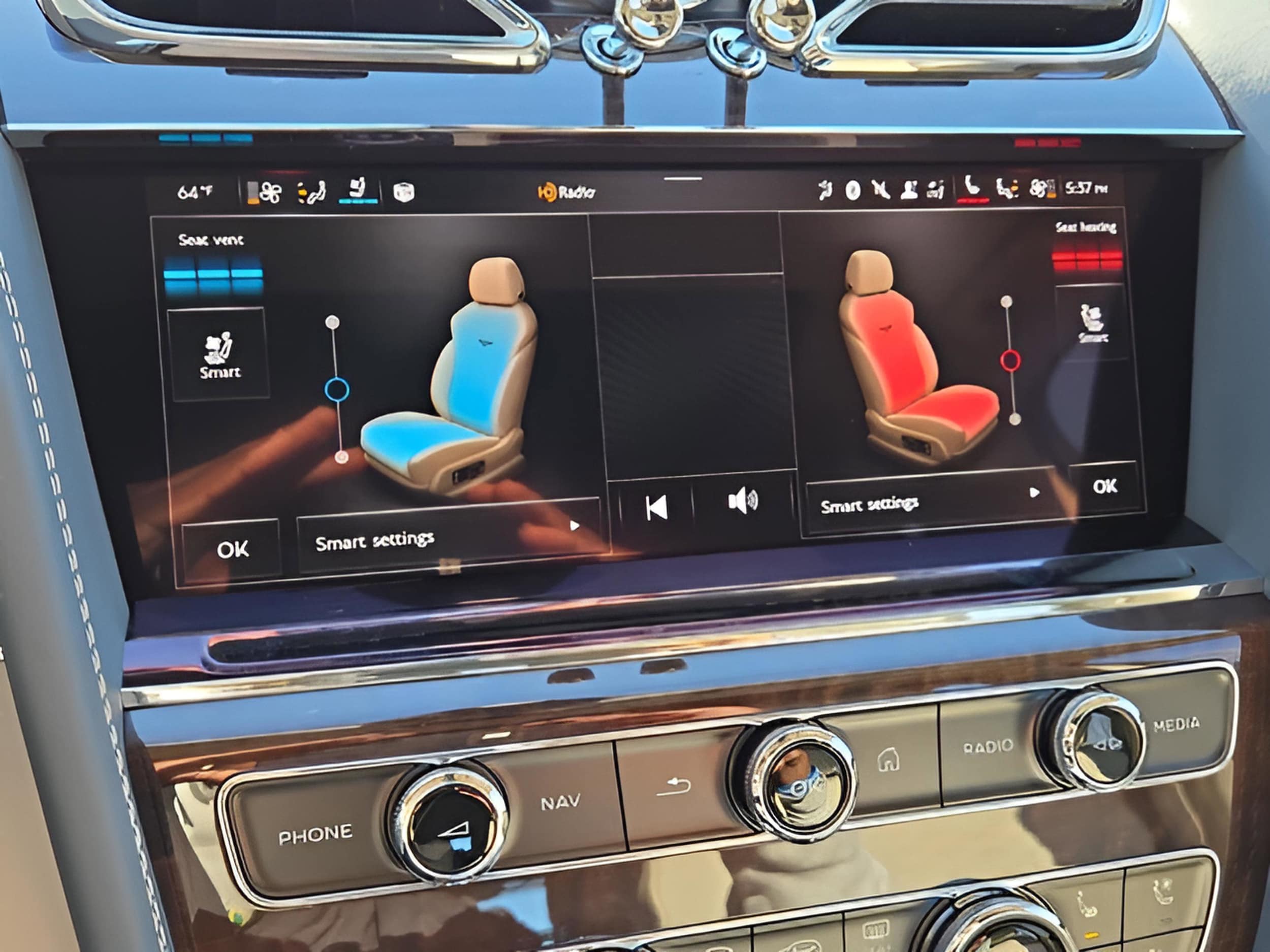 2025 Bentley Bentayga Azure - Photo 46