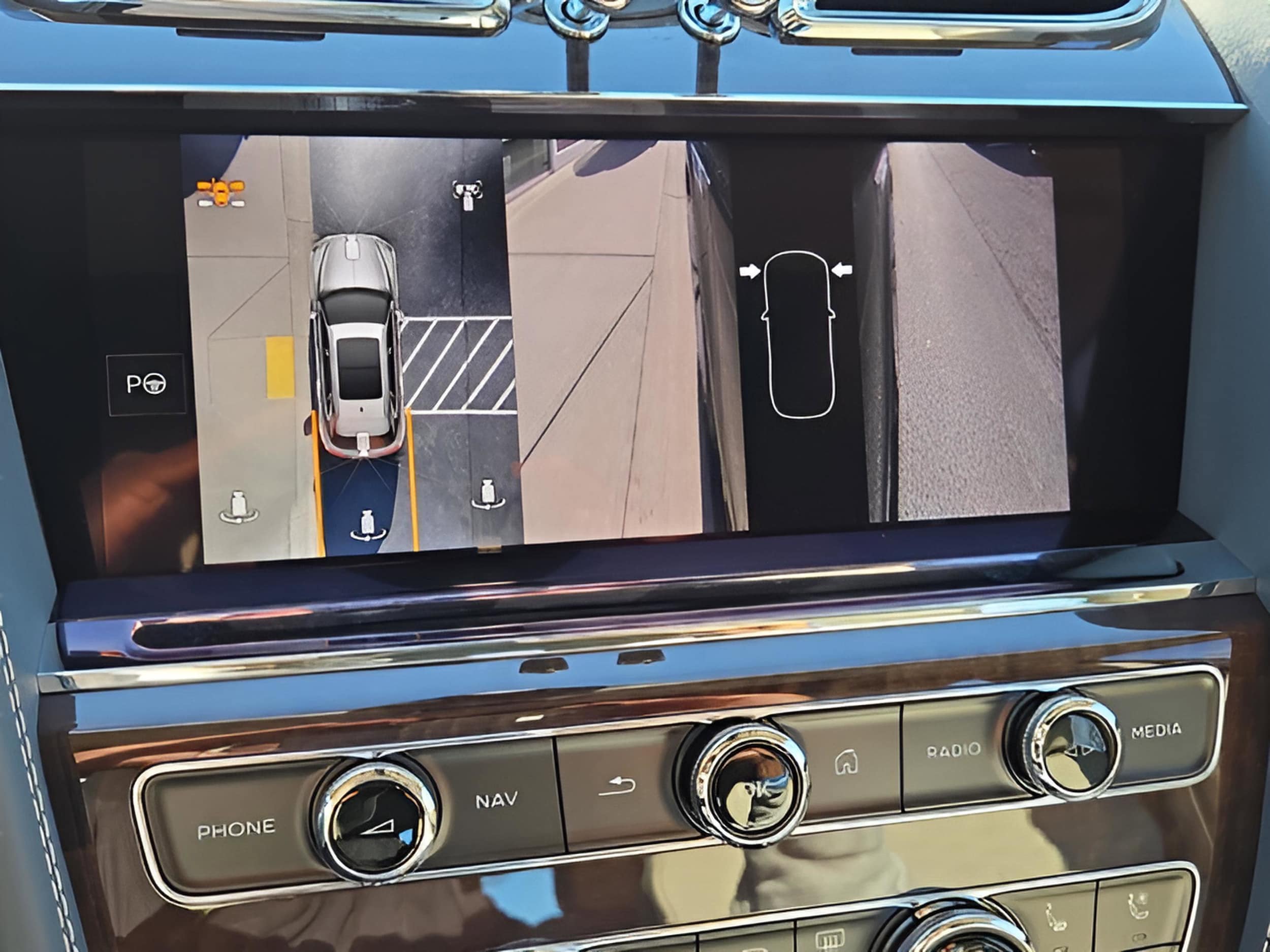 2025 Bentley Bentayga Azure - Photo 42