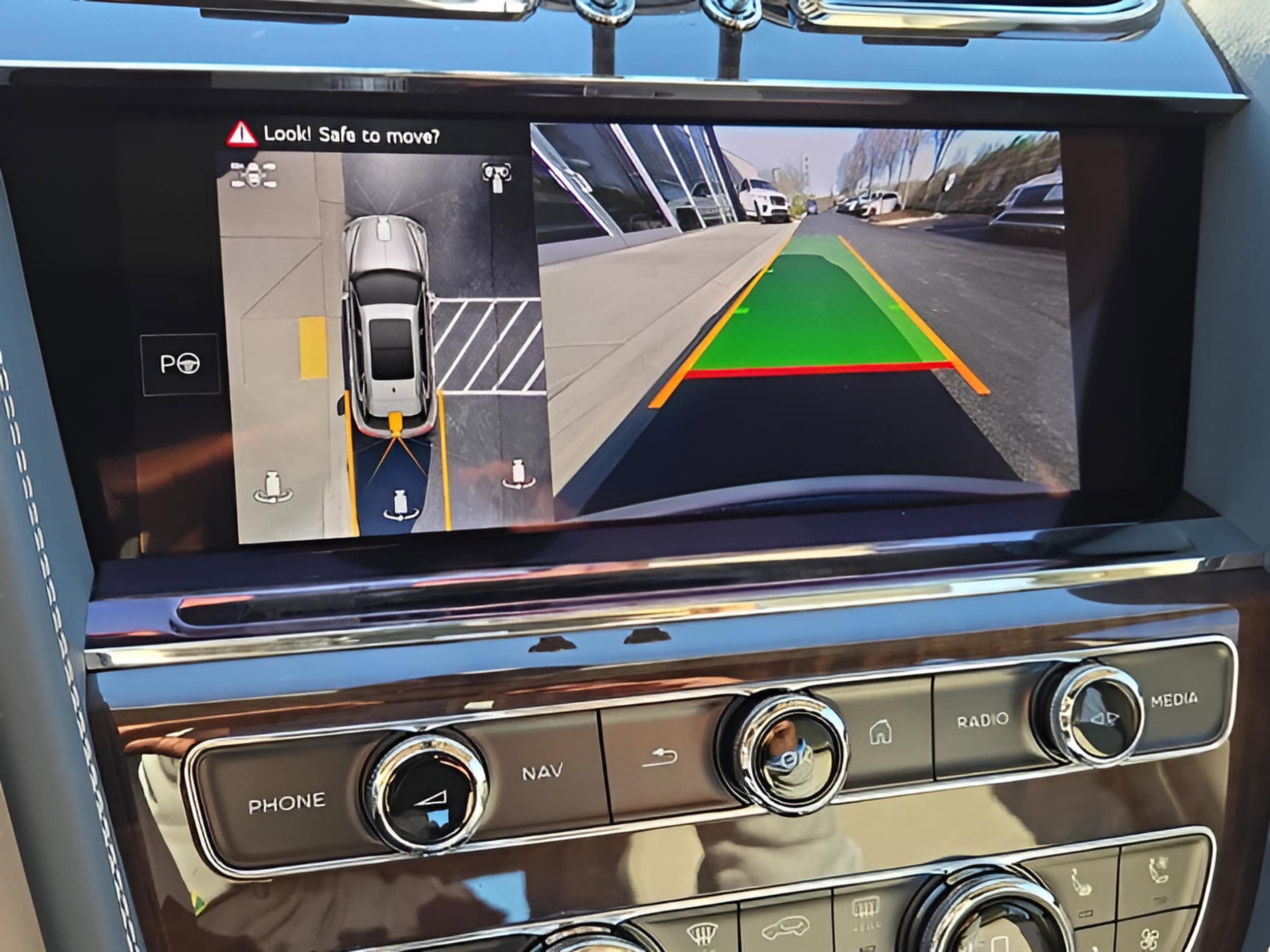 2025 Bentley Bentayga Azure - Photo 38