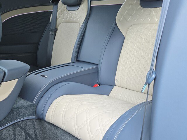 2026 Bentley Continental GT Azure - Photo 24