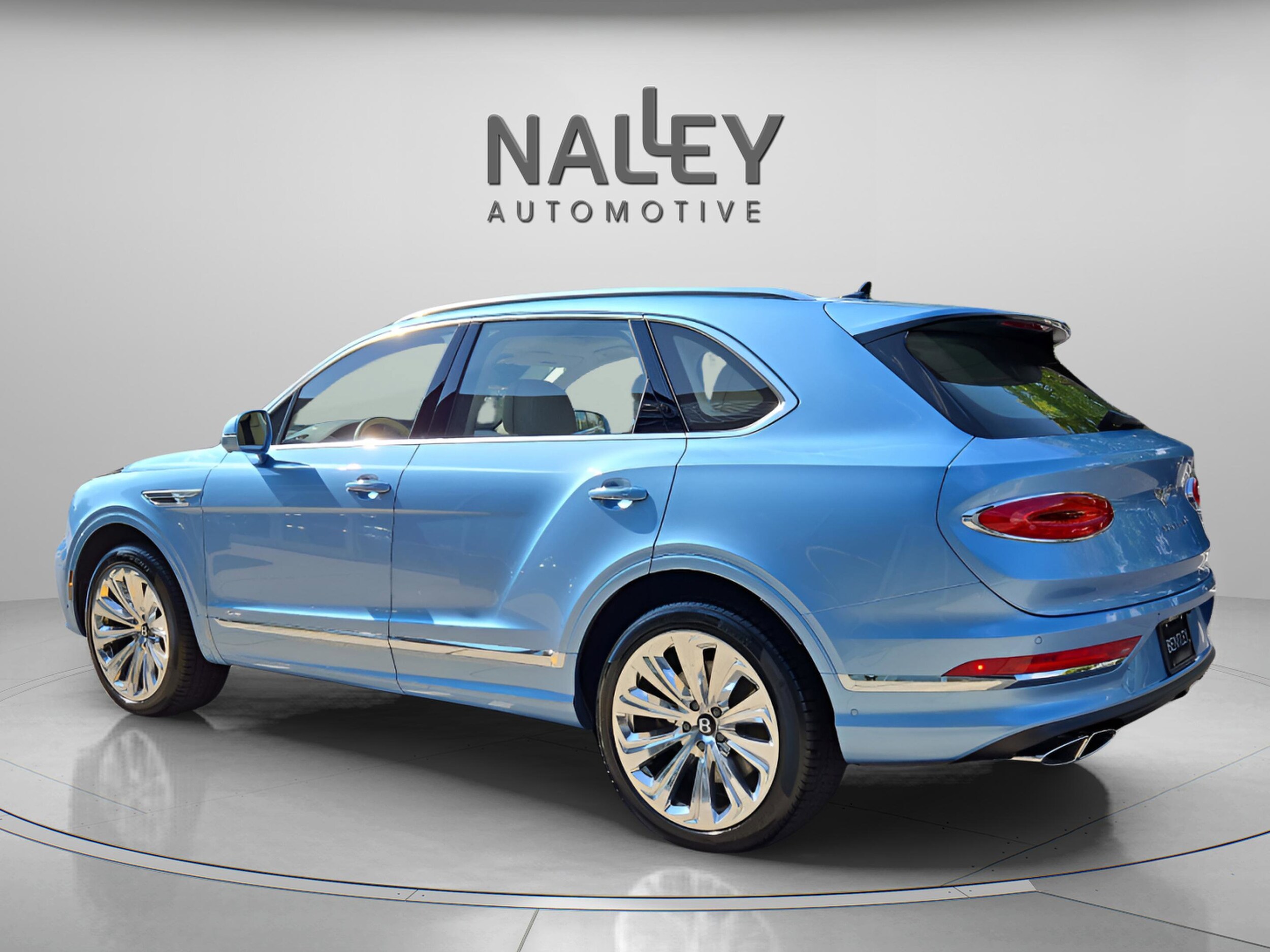 2025 Bentley Bentayga Azure photo 3