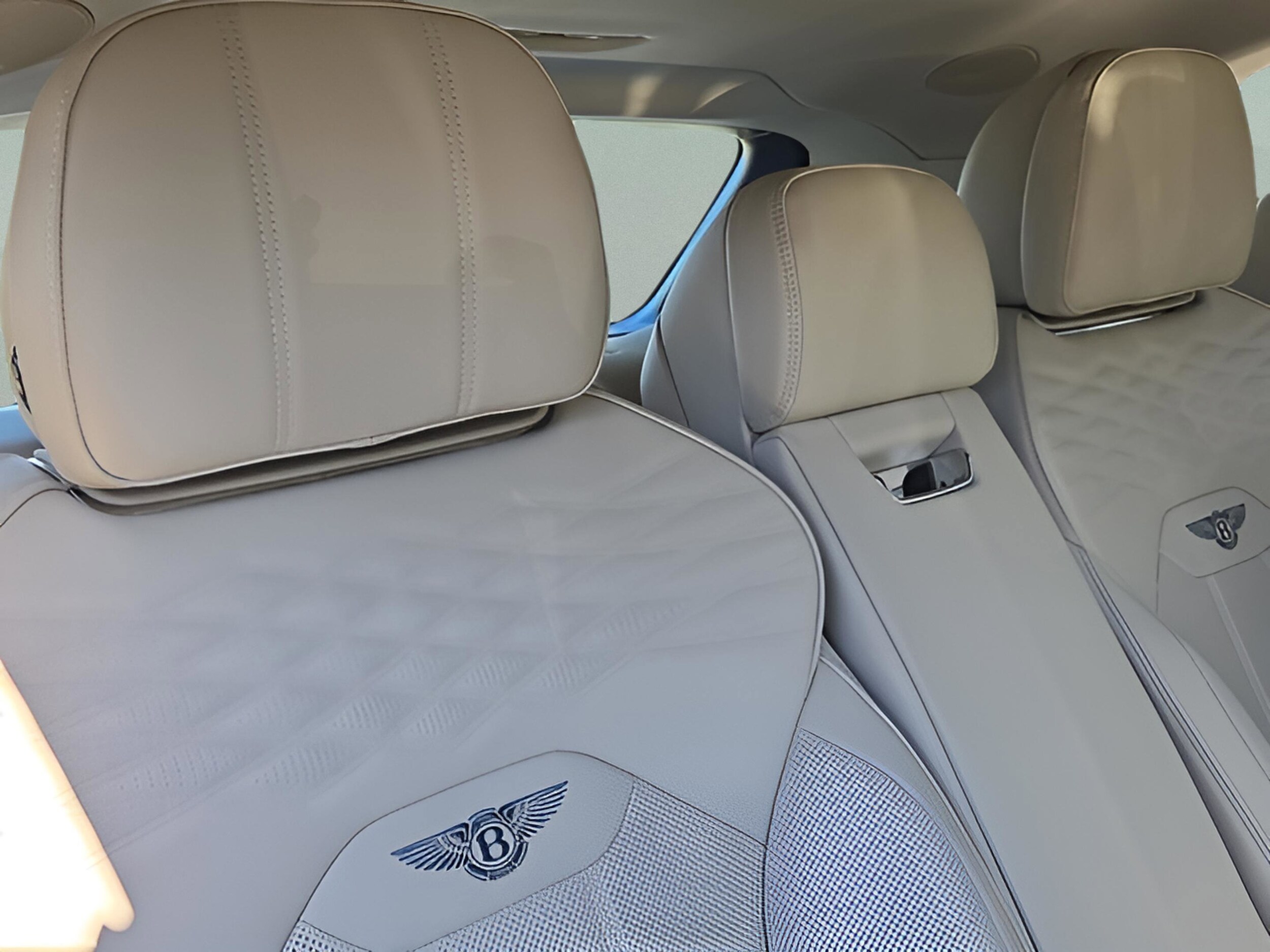 2025 Bentley Bentayga Azure - Photo 31