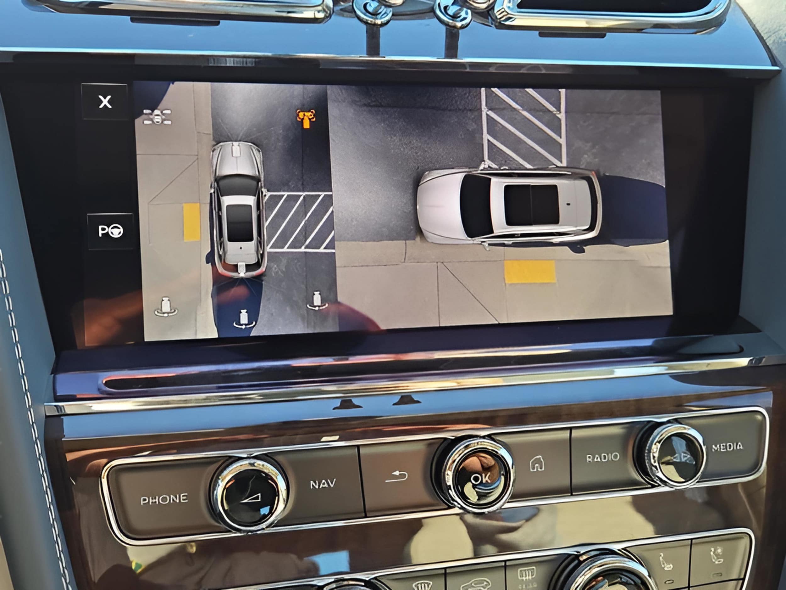 2025 Bentley Bentayga Azure - Photo 44