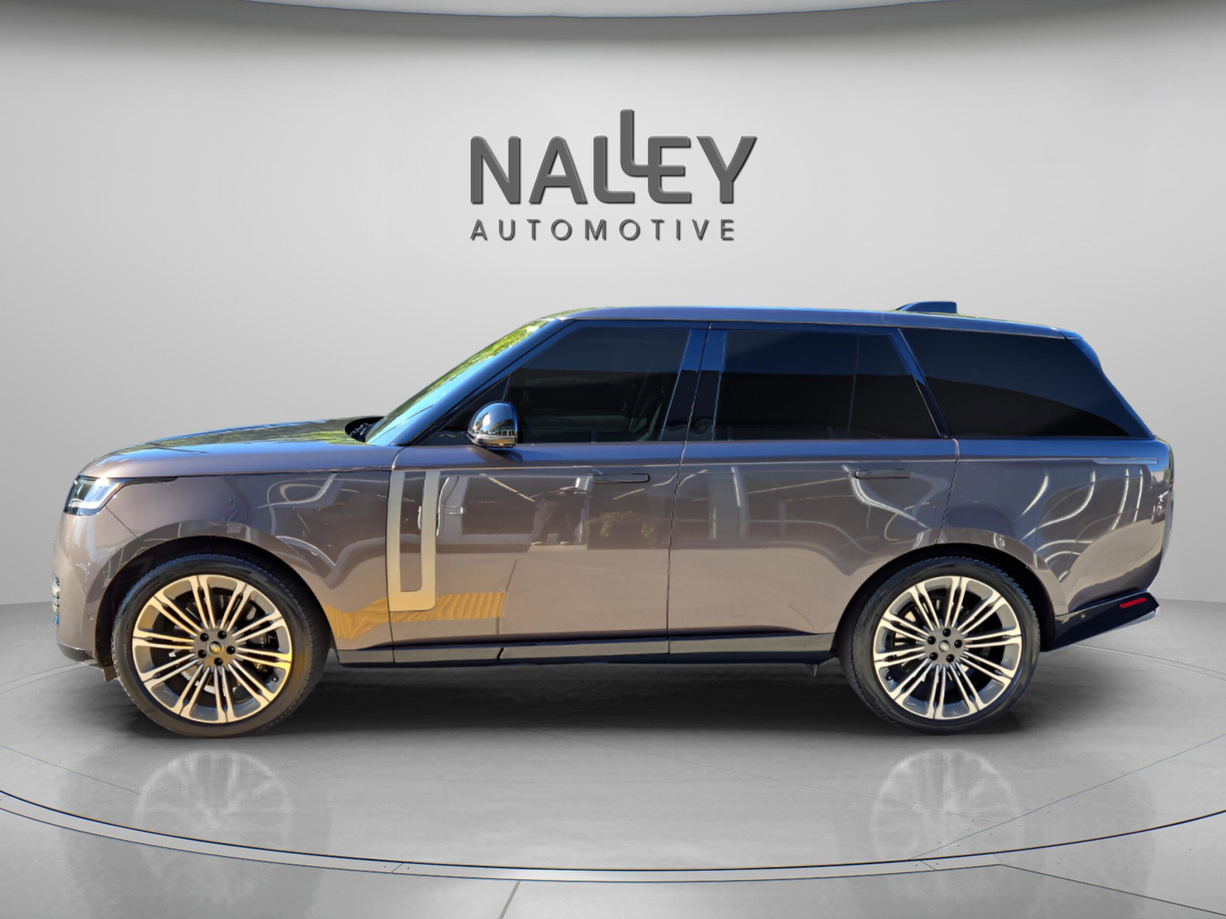 2022 Land Rover Range Rover SE photo 2
