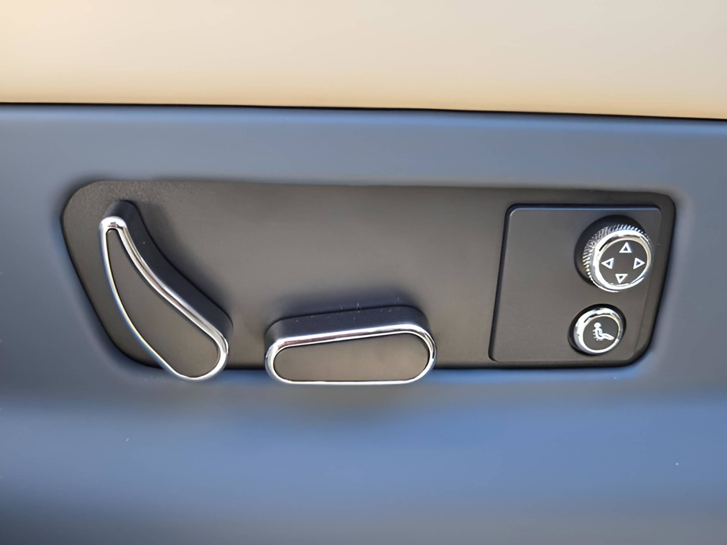 2025 Bentley Bentayga Azure - Photo 30