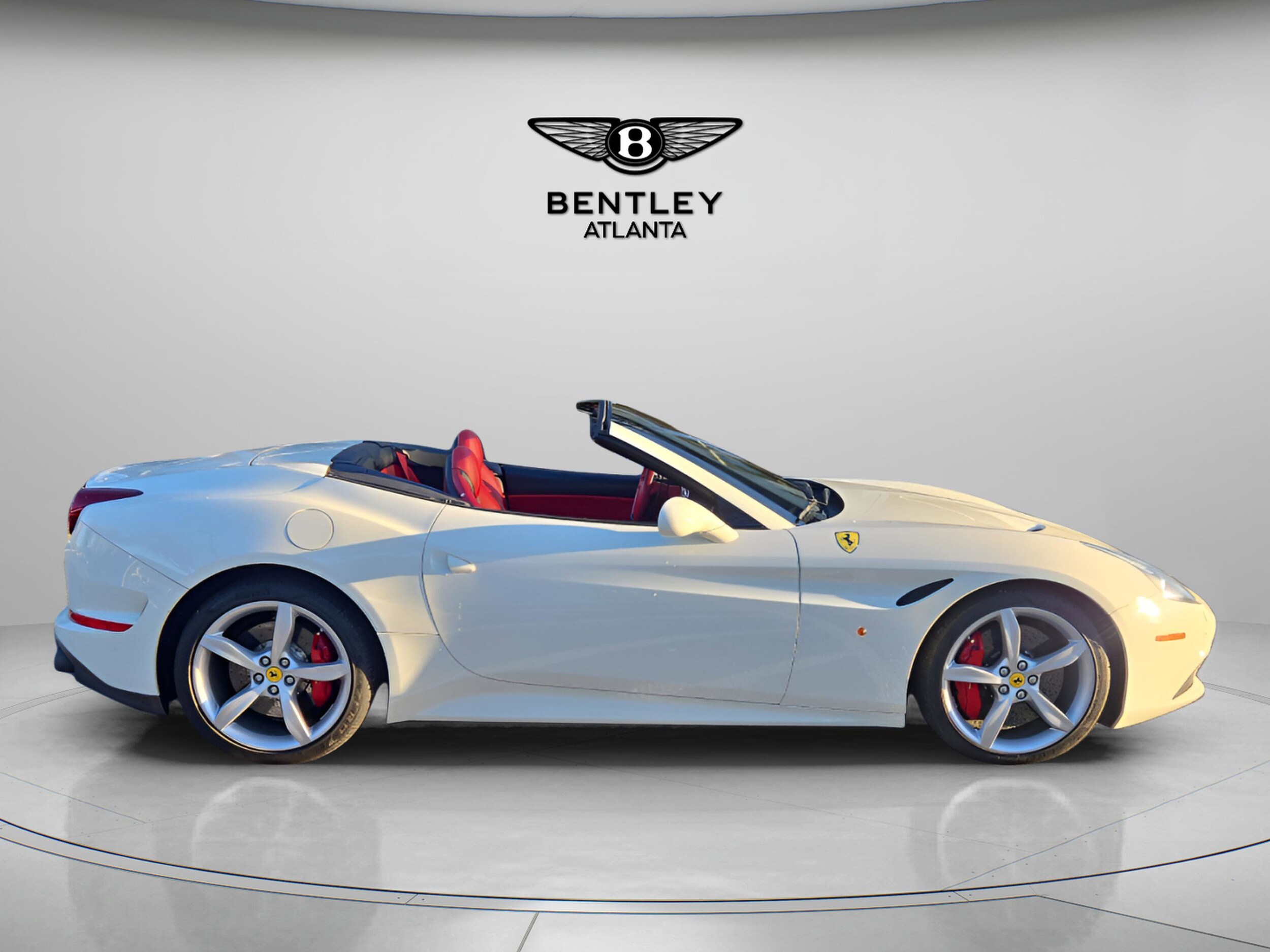 2017 Ferrari California T photo 3