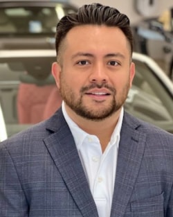 Staff member Antonio Aguilar from ID_0e362da9a1b7