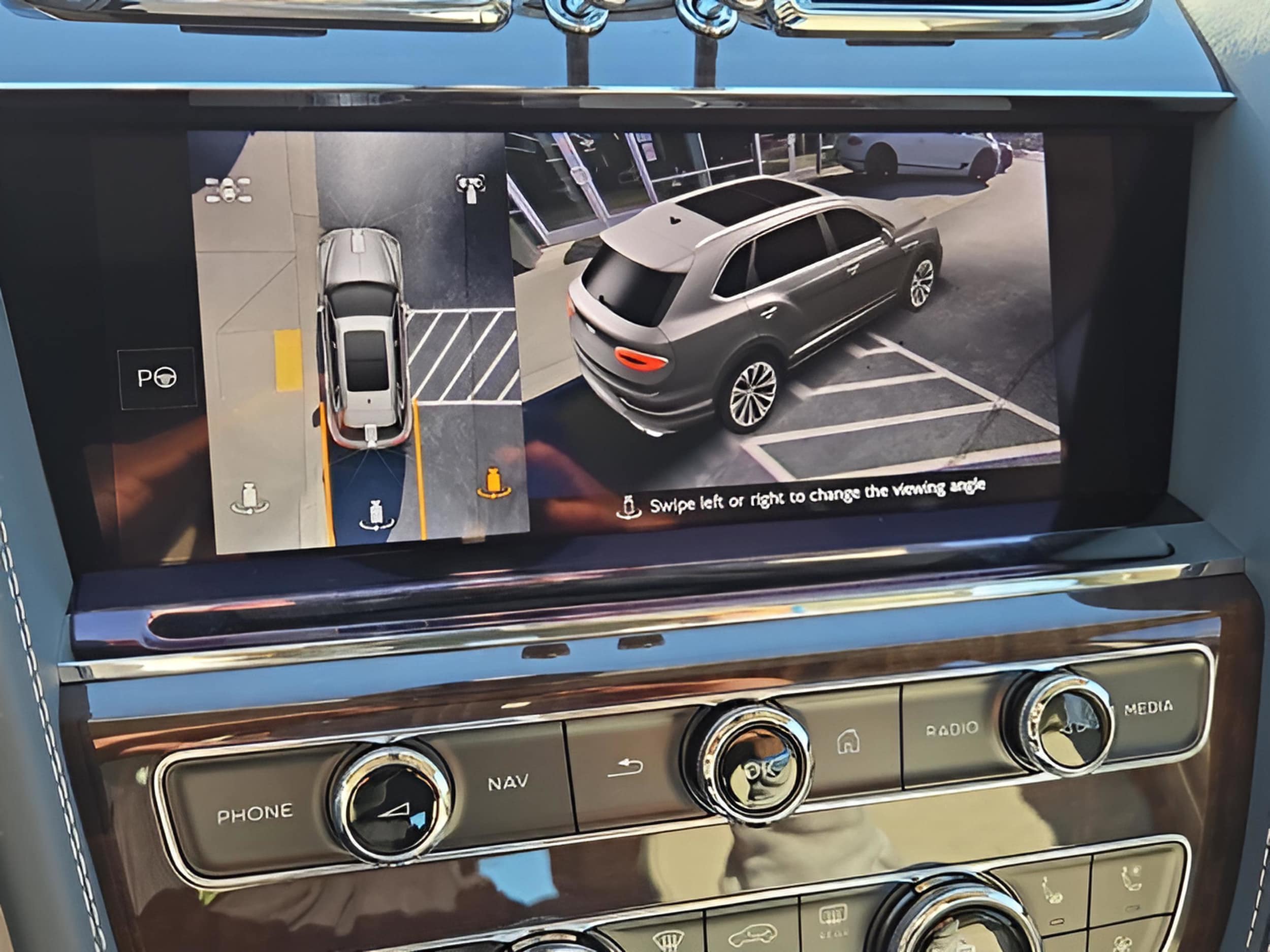 2025 Bentley Bentayga Azure - Photo 41